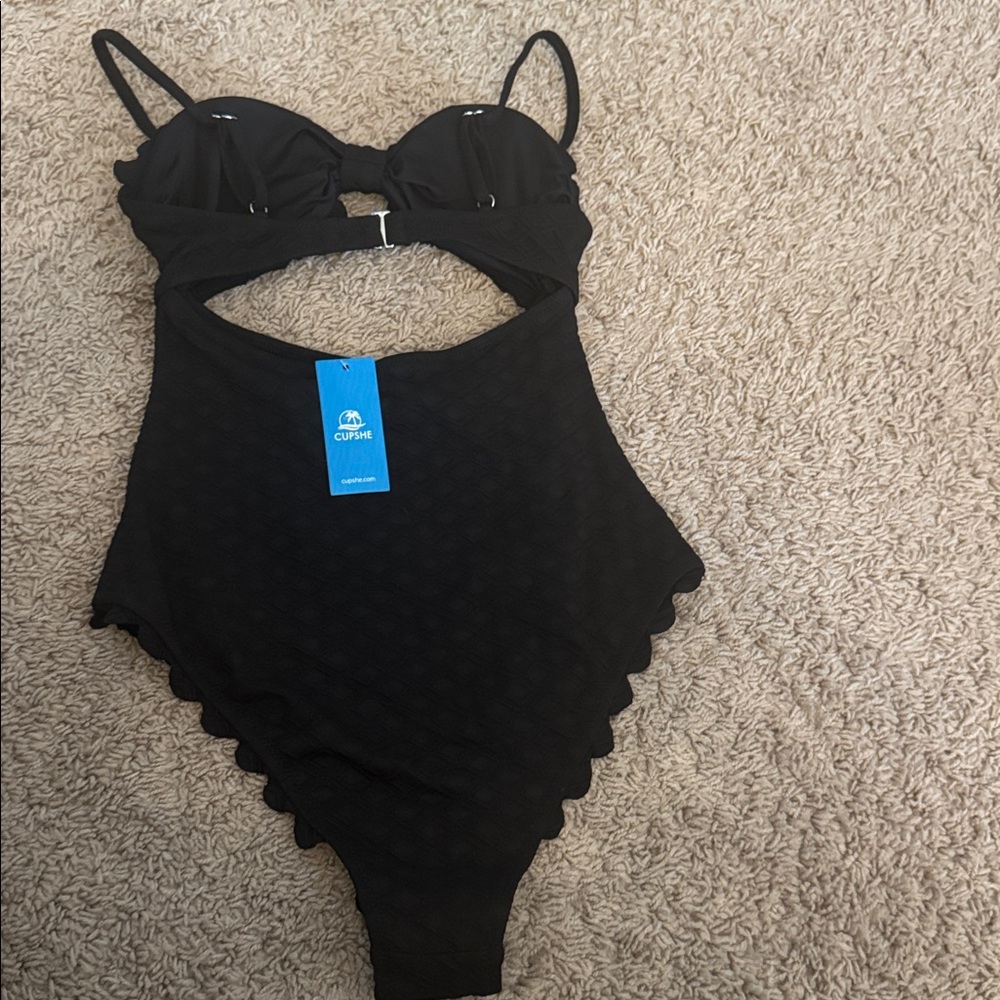 Cupshe Black Scalloped One-Piece Swimsuit size small - Picture 10 of 11